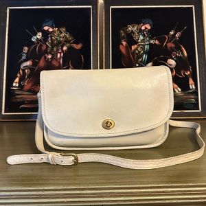 Vintage Coach leather shoulder bag